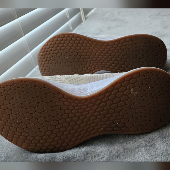 Women's New Balance Leopard Print Sneakers Size 9 - Picture 16 of 16